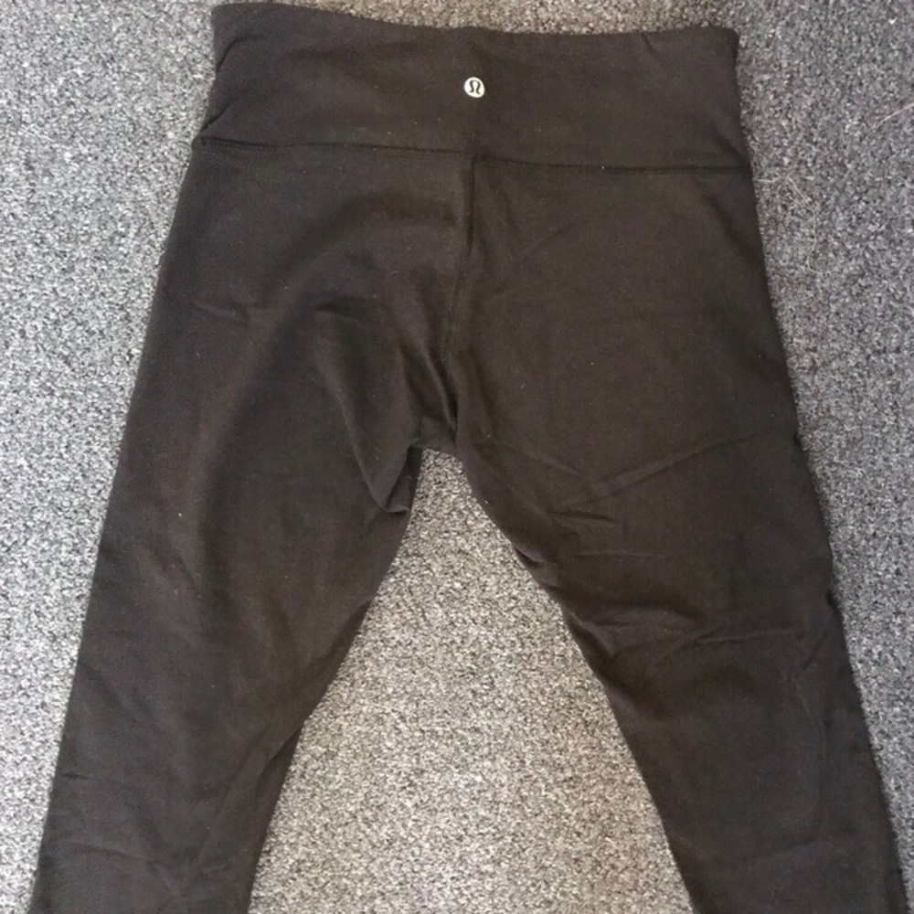Lululemon Wunder Under black cropped leggings